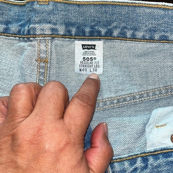 Levis Vintage 505’s W 40x L 30.  Regular fit straight leg.  Excellent pre- Owned - Picture 2 of 3